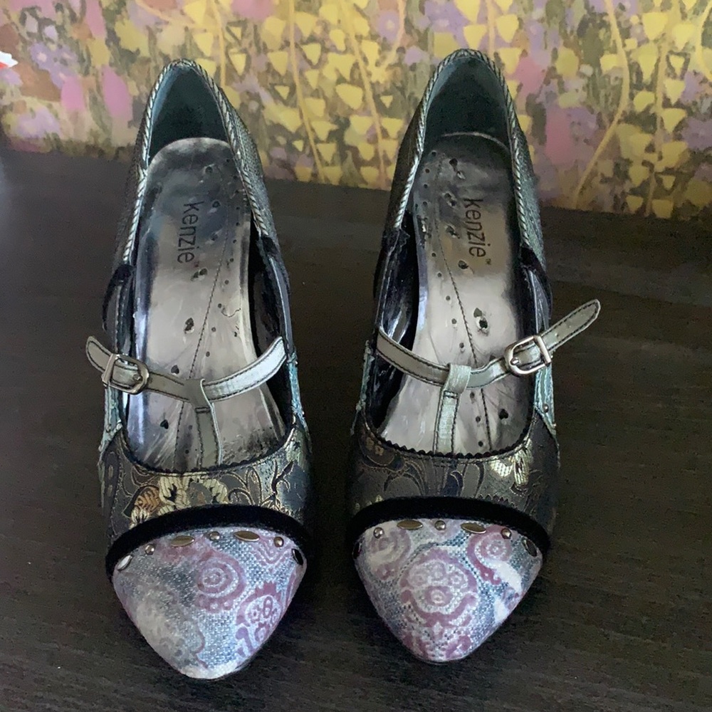 Awesome tapestry vintage design shoes